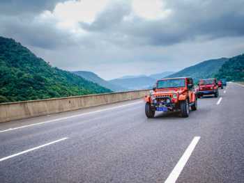 Experience the High-speed Rail Trip during the Three Gorges Journey