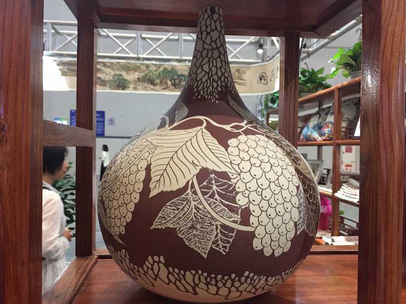 Rongchang Pottery on exhibition in Rongchang District Pavilion