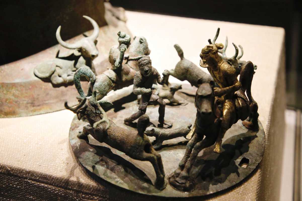 Bronze cowry container with hunting scene, collection of Yunnan Provincial Museum (Photo by Wang Chunwen )