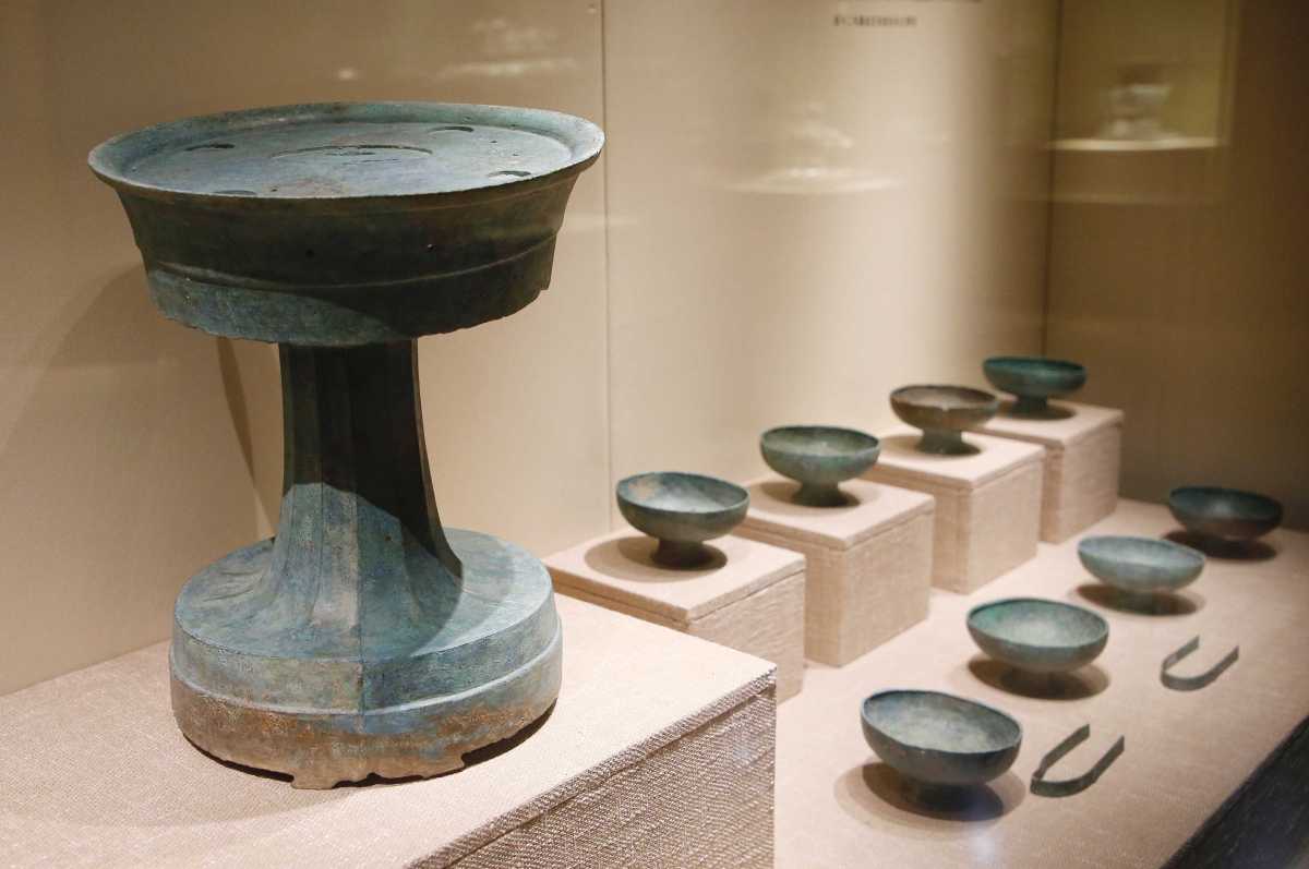 Bronze stands for food at sacrifice, collection of Chongqing China Three Gorges Museum (Photo by Wang Chunwen )