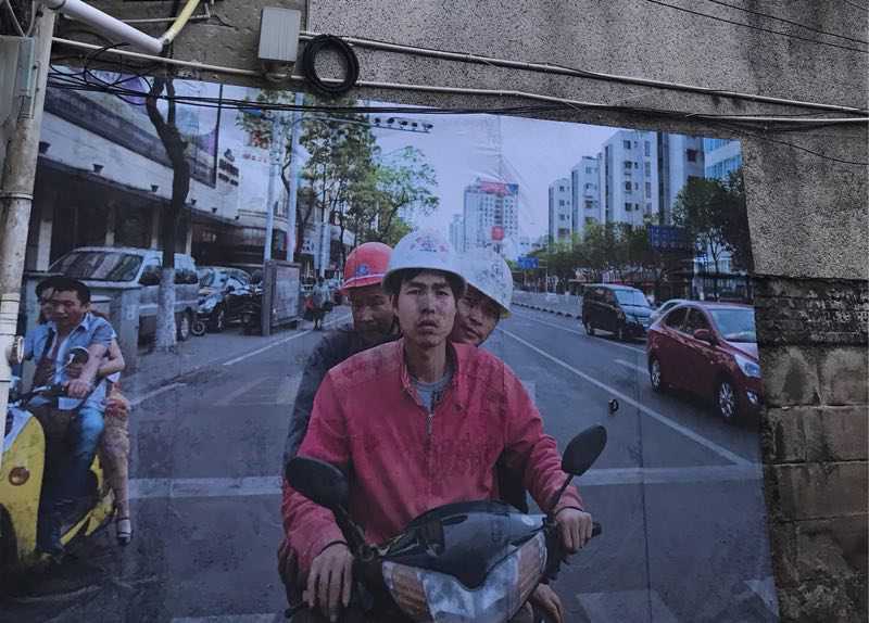 Embrace-Old-Chongqing-by-Alleys-and-Gates-motorbike