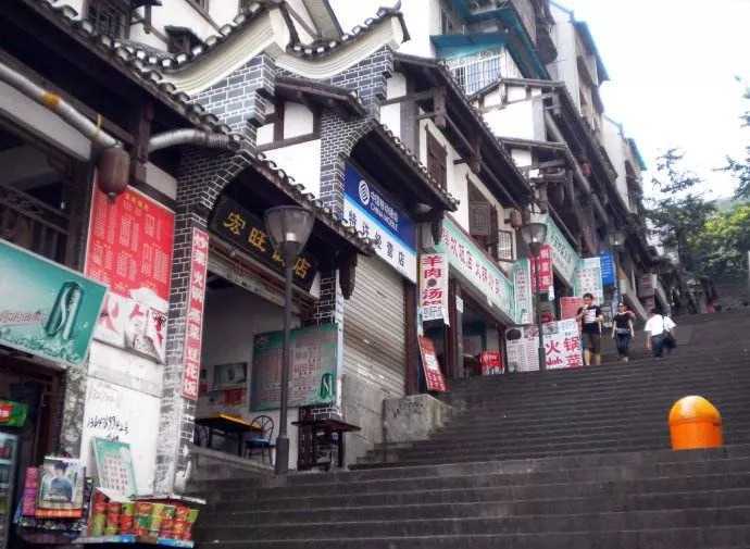 The-food-street-along-stairs