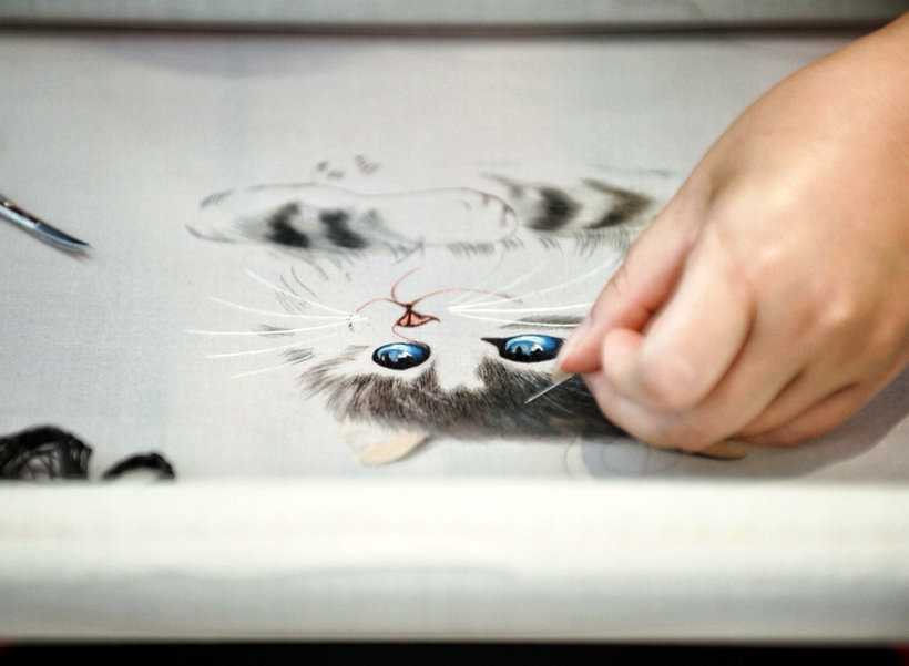 The silk thread is even thinner than human hair.