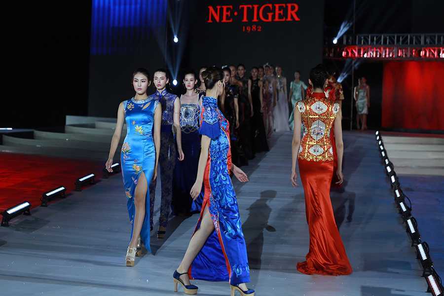 The show of designer collection with Chinese elements.