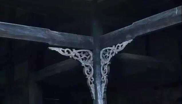 Symmetrical wood carving on beams.