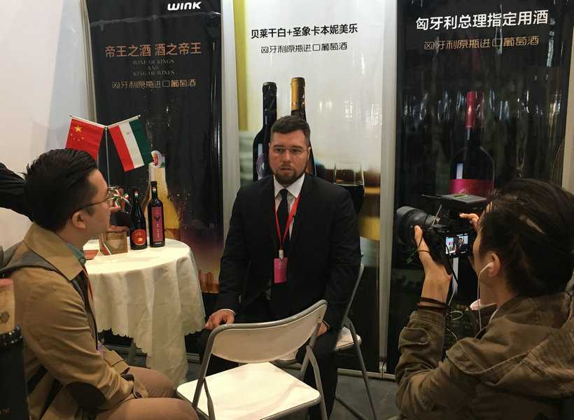 Dióssi Lóránd, Consul General of Hungary in Chongqing, in the interview with iChongqing
