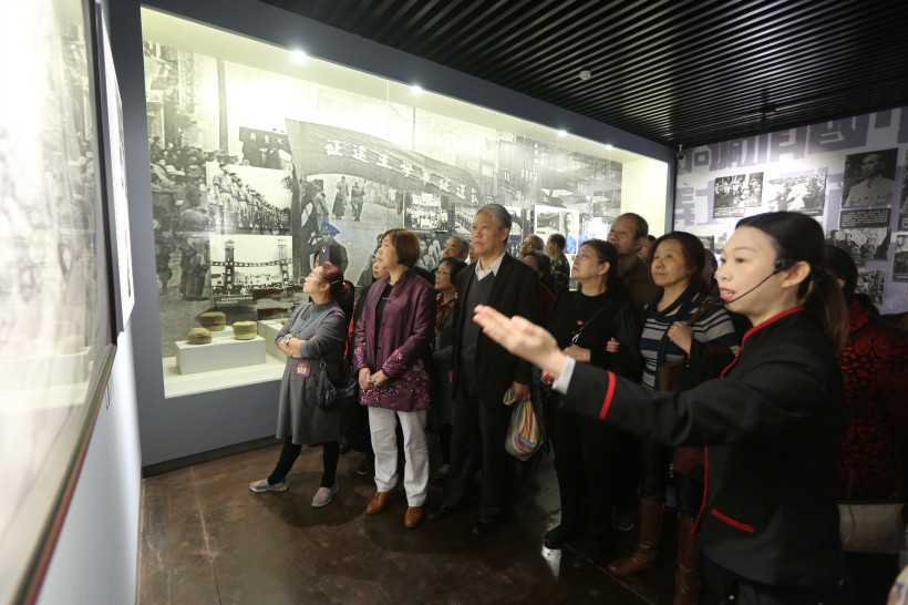 Double-Ninth-Festival-in-Chongqing-China