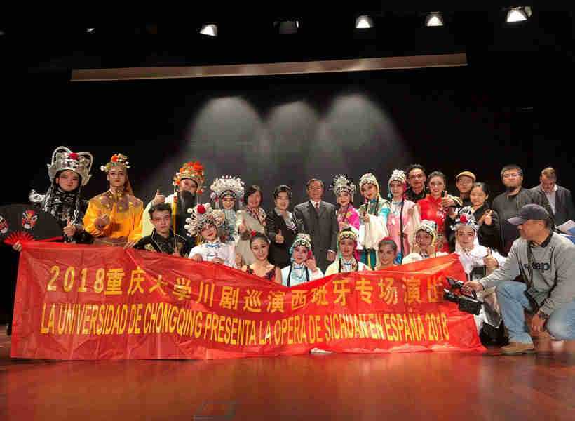 The artist ensemble of the Sichuan Opera show