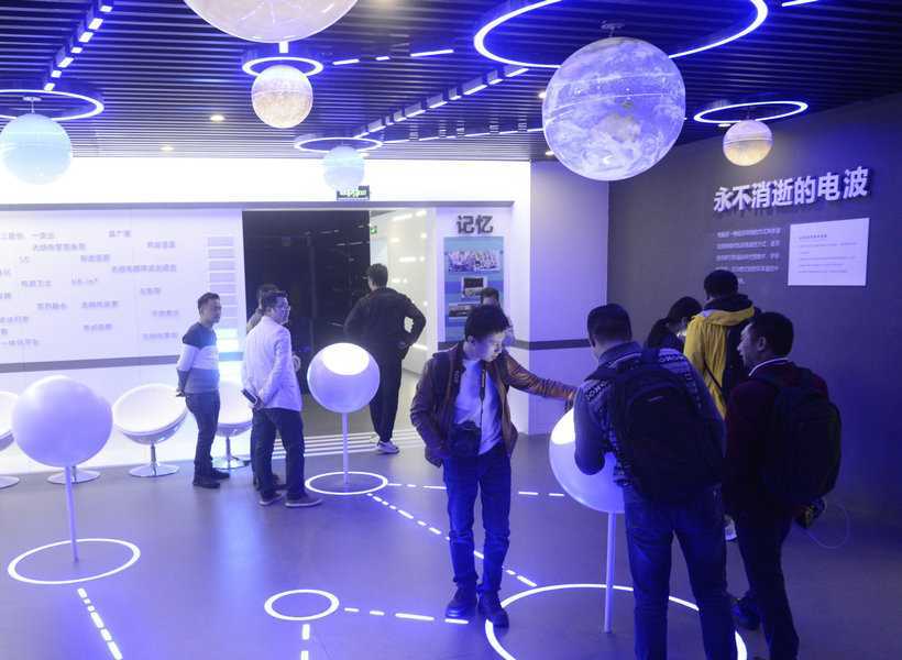 Visitors at Chongqing Radio Science Experience Center