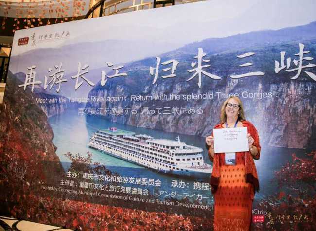 Hundreds of International Tourists Gather in Chongqing to Revisit Three Gorges