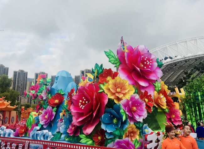14 Counties of Chongqing Show Featured Tourism Resources in Floats