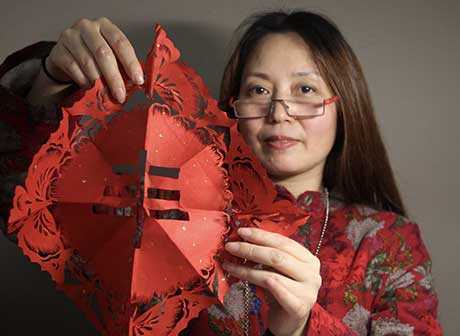 A Paper-Cutting Life of a Chongqing Craftswoman