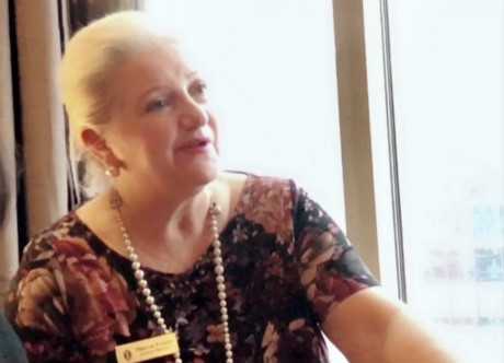 How Does the Hotel Queen from New Zealand Love Chongqing?