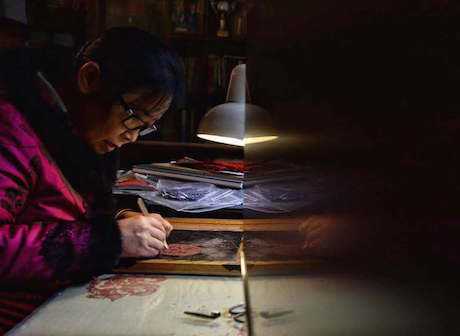 63-year-old lady turns ordinary leaves into magnificent artworks