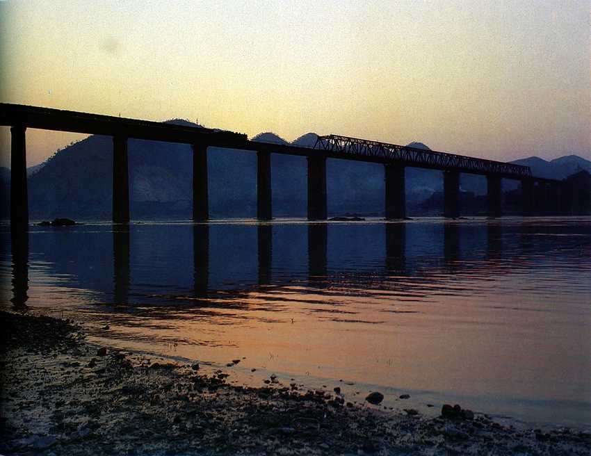 Railway-Bridge-Chongqing-Small-South-Sea