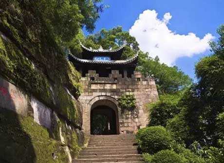 The Song-Dynasty-Style Cruise Ship
