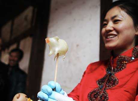 She Puts Stories into Sugar Paintings for Her Dreams