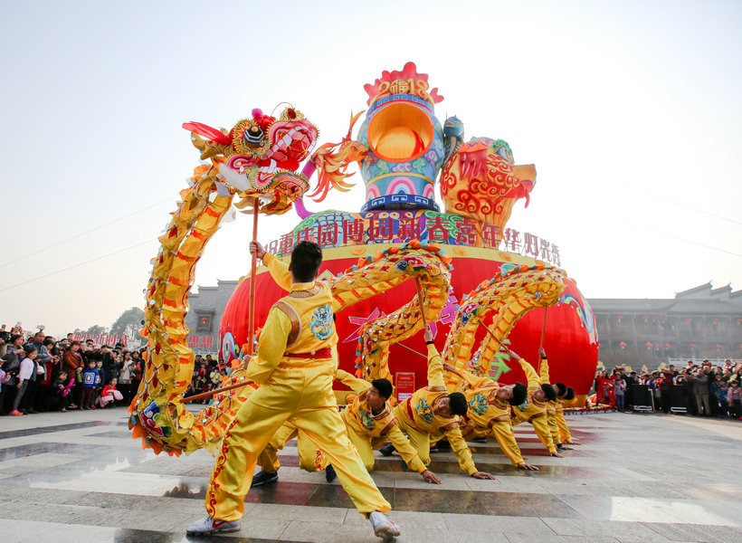 Tongliang Dragon Dance (photo by Yin Jing)
