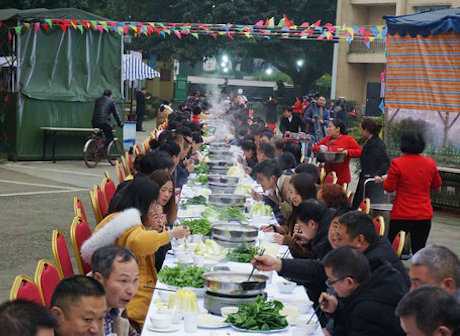 Glimpse of the Good Life: Eating With Neighbors at 100 Meter-Long Table