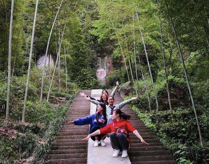 family-tour-Shengdeng-mountain
