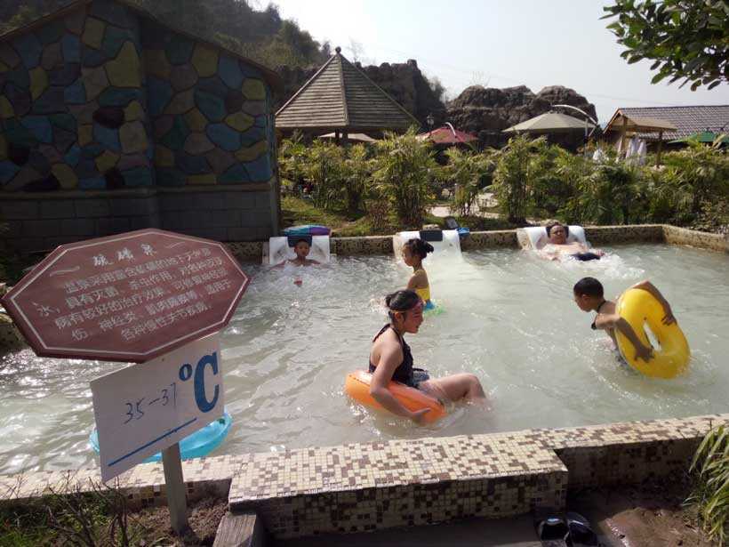 family-tour-Tianci-hot-spring