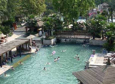 Family Tour By Car on Weekends in Chongqing This Winter