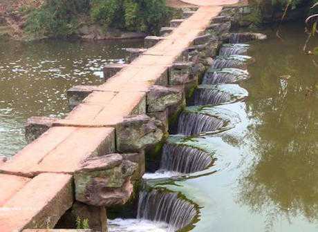 Century-Old Bridge in Downtown Chongqing Is Well-Preserved and Passable