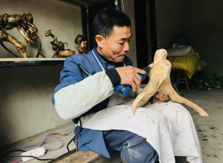 Root Sculpture Reinvigorates a Physically-Challenged Life
