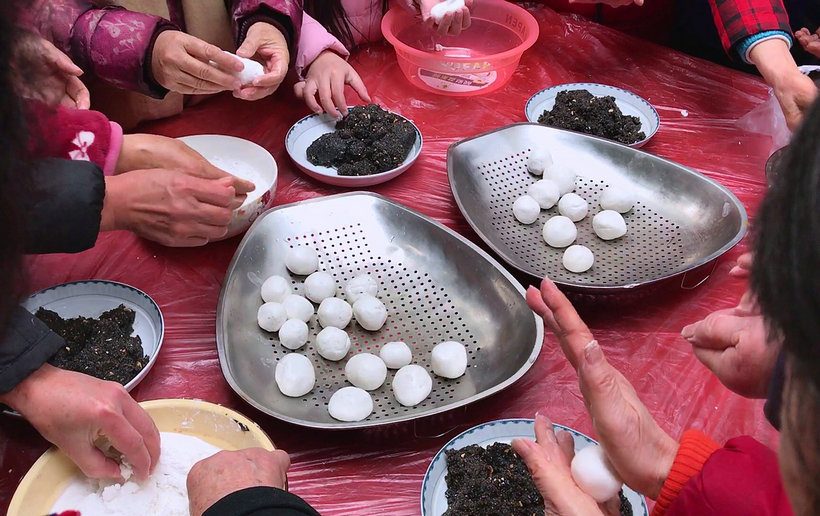 Foreign Teachers and Students Celebrating Chinese New Year | ichongqing