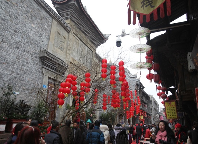 Chinese New Year: 25 Tons! Check out World's Largest Mortar in Chongqing