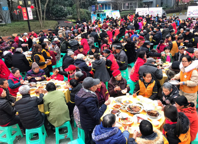 Chinese New Year: Neighborhood Banquet drew the residents closer