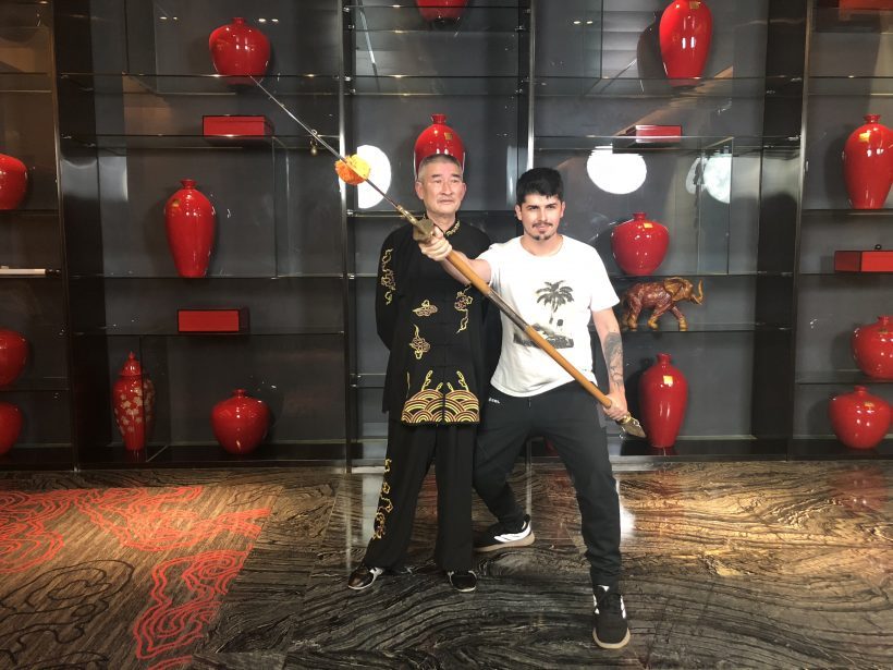 A DOTA player from Brazil was taking photo with his pose.