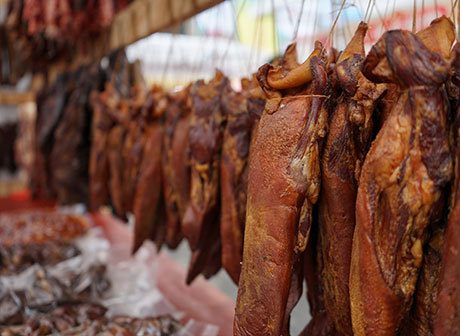 Big Fair, Where Families Shopping for the Spring Festival