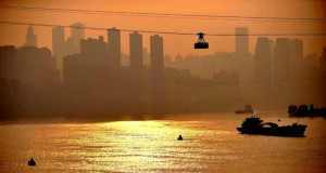 old-Chongqing-yangtze-river-cableway-evening