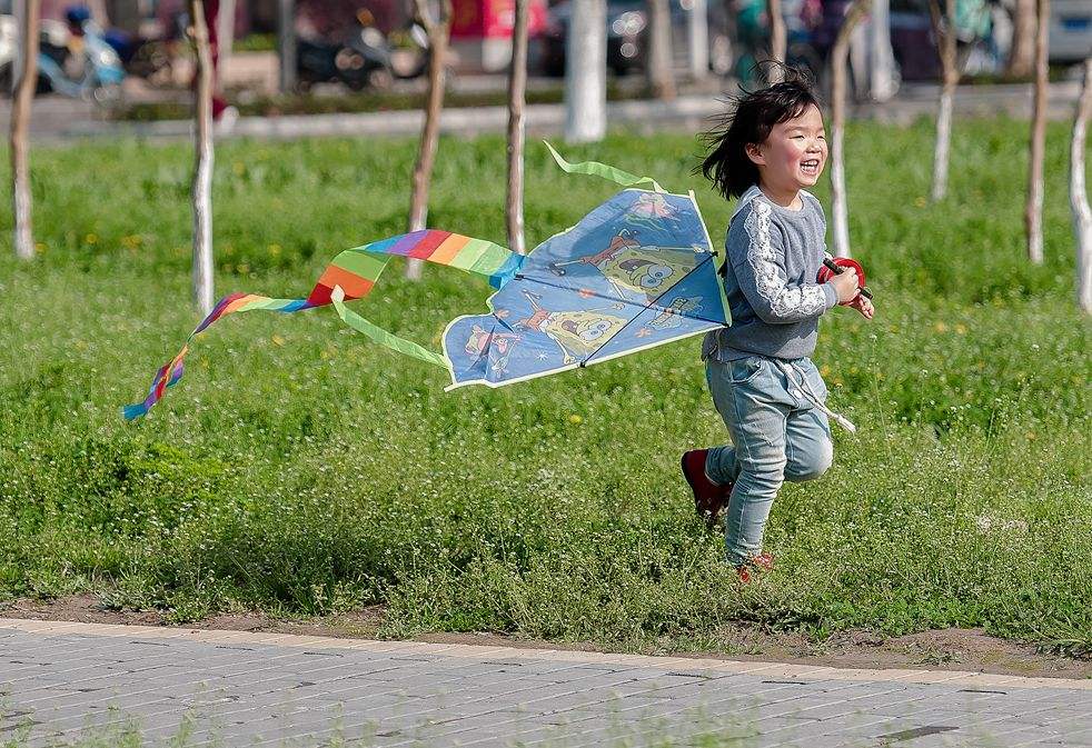 Enjoy Kite Flying in Spring | ichongqing