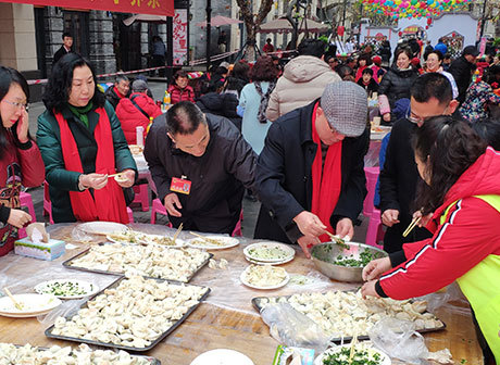 Chinese New Year: Open-air Banquet in Town