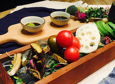 Getting Slimmer by Eating, Vegetarian Restaurants await you in Chongqing.