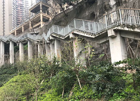 A Footbridge on Cliff Attracts Attention in Chongqing