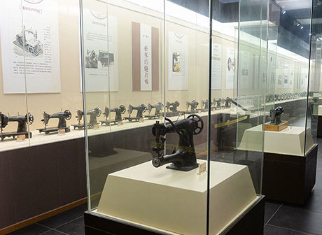 100 Old Sewing Machines Exhibited in Chongqing