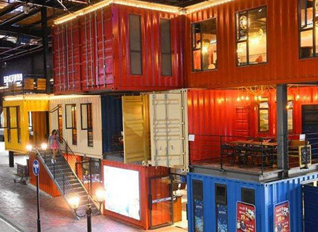 Unbelievable!  A Restaurant Made of Shipping Containers Appears in Chongqing