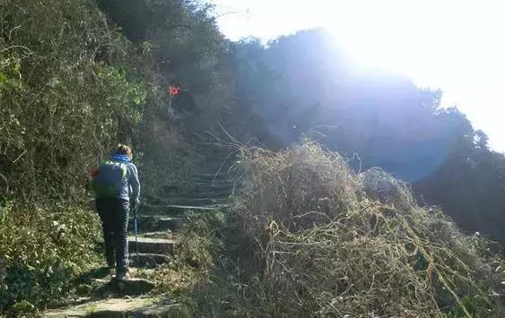 Mountain-Climbing-tiewan1