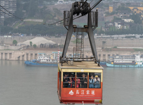 Hi Chongqing: Yangtze River Cableway, a transport in the air