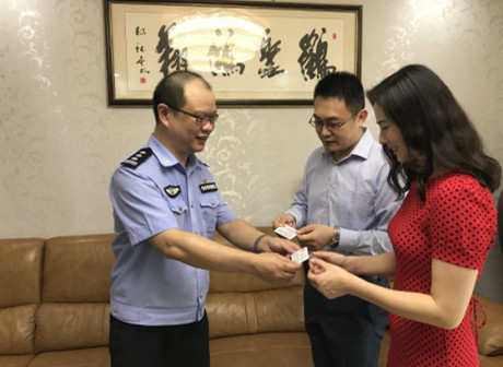 12 High-Level Foreign Talents Get Chinese