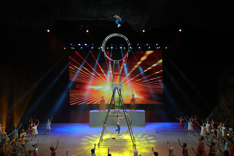 Acrobatic-Show-distance
