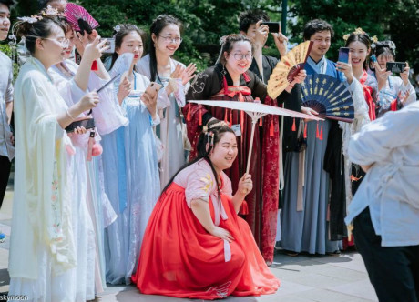 Hanfu Revival to Bring Chinese Tradition Back