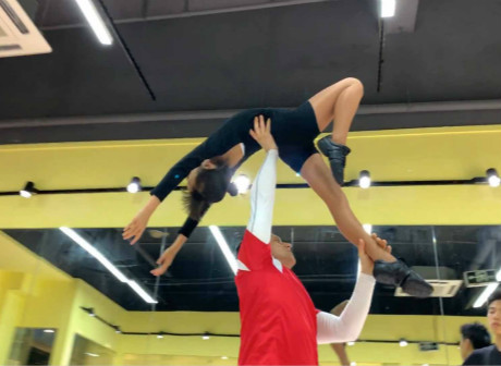 Expats in Chongqing: Alex's Dream for Acrobatic Rock 'n Roll