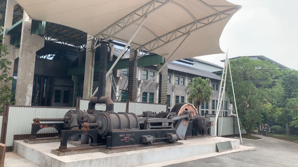 Industrial-Park-steam-engine