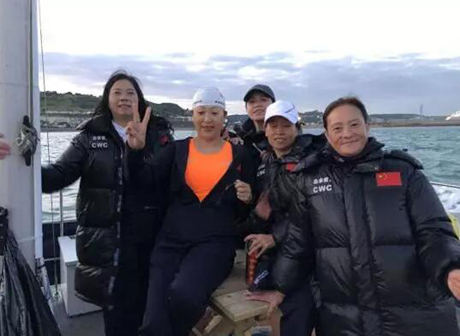 Bravo! Chongqing Woman Joins the Relay Swim across the English Channel