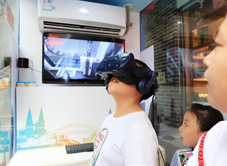 10 yuan for A Five-minute VR Experience of Yangtze River Cableway