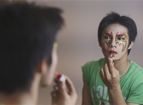 Acrobatic Show in Chongqing to Bring Visitors A Visual Feast